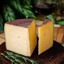 VEGA MANCHEGO SHEEP CHEESE 12 MONTHS